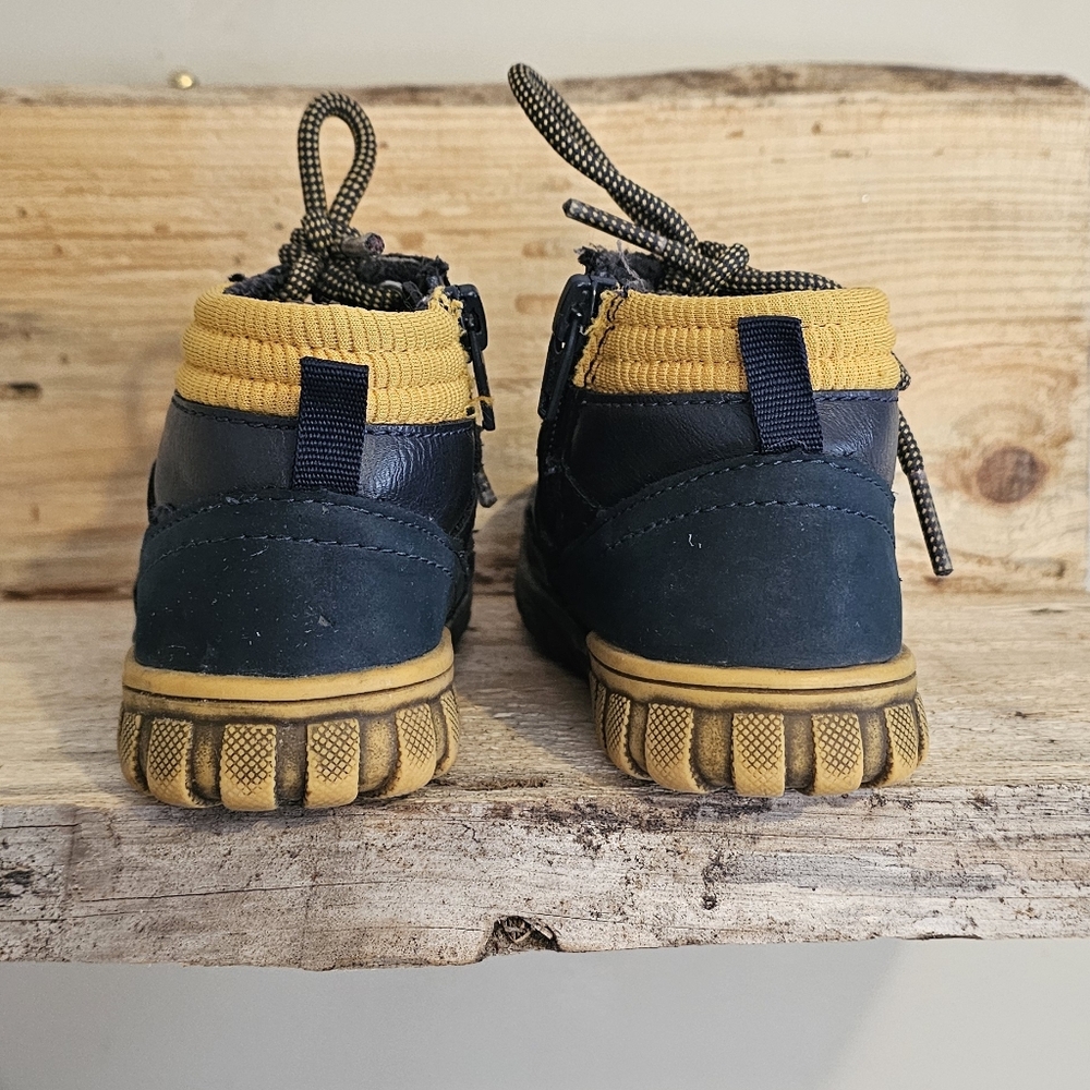Cat & Jack boots with side zipper for easy on and off - toddler size 8 - Picture 4 of 6